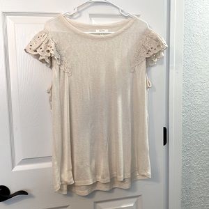 Short sleeve shirt with Lacey sleeve details